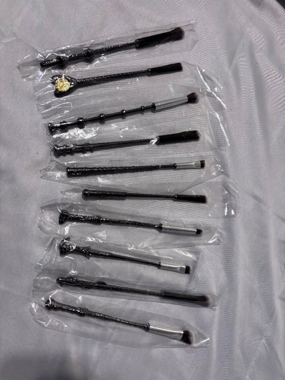 Harry Potter-Inspired Wand Makeup Brush Set – 10 Piece Set with Pouch New